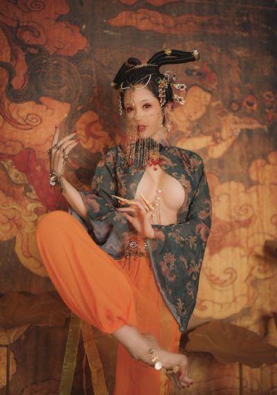 欧美珍珠牛仔外套街拍_4K免费观看超清